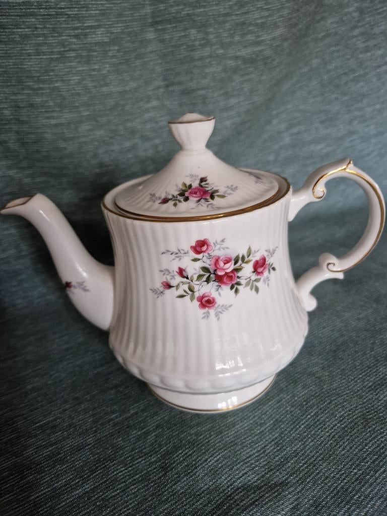 Theepot QUEEN'S staffordshire fine bone china., Antiek en Kunst, Ophalen of Verzenden