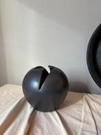 Vintage mat zwart ceramic zigzag vaas Prosman d15cm, Zwart, Aardewerk of Porselein, Ophalen of Verzenden, Zo goed als nieuw