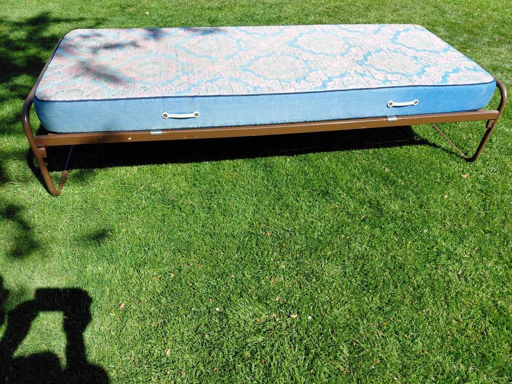 Te koop: mooi 1 persoons bed 80x200 met matras, Ophalen, Gebruikt, Eenpersoons, Bruin