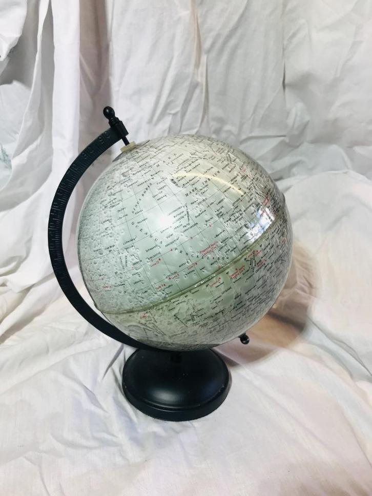 Moonglobe