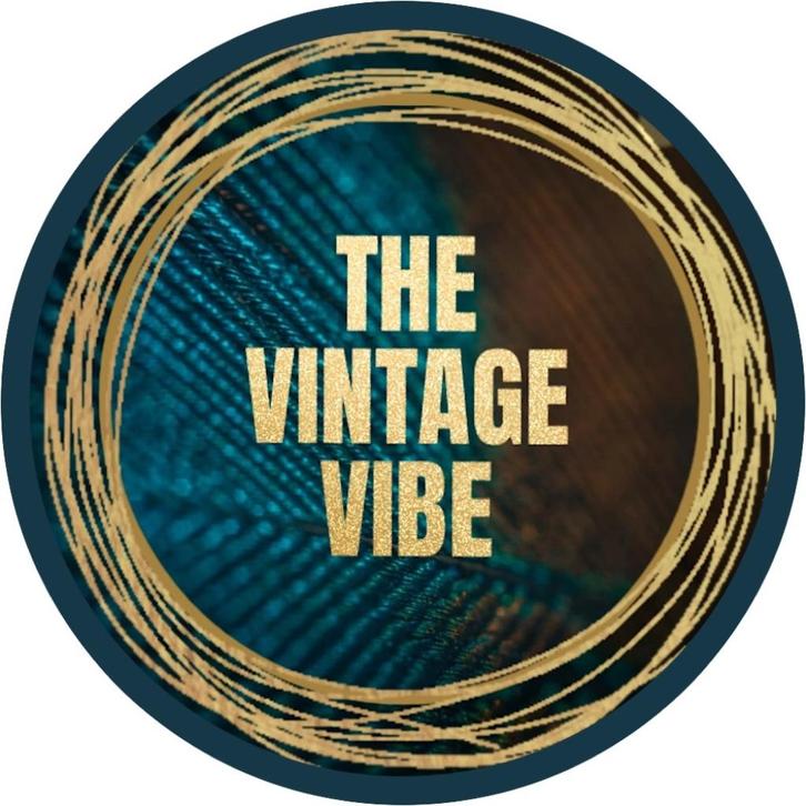 The Vintage Vibe | Nicole